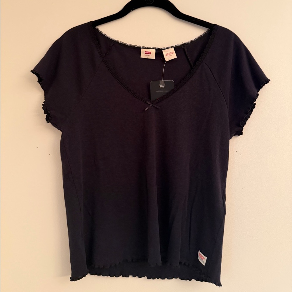 Levi's black top
